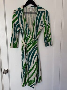 Diane Von Furstenberg Vintage Justin Silk Wrap Dress, Size 6